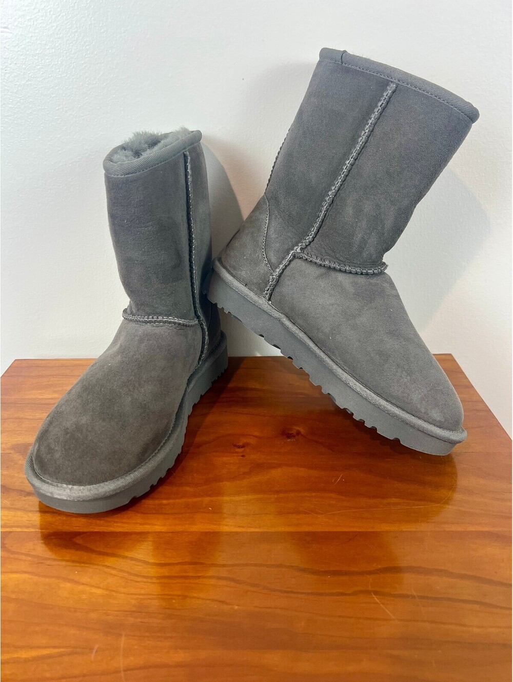 UGG Classic Short Grey Sheepskin Suede Boots Women’s Size 5 NWOB